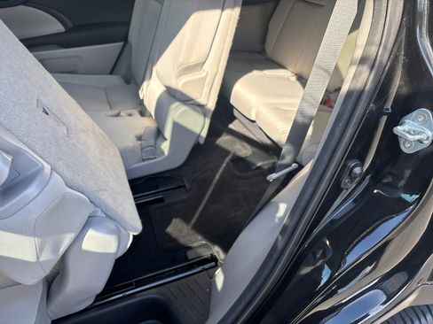 Used 2015 Toyota Highlander LE image 37