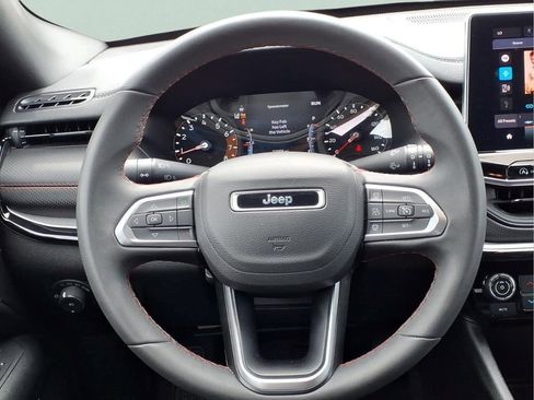 Used 2025 Jeep Compass Trailhawk AWD/4WD image 21