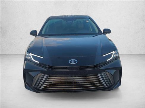 Used 2025 Toyota Camry XLE FWD image 3