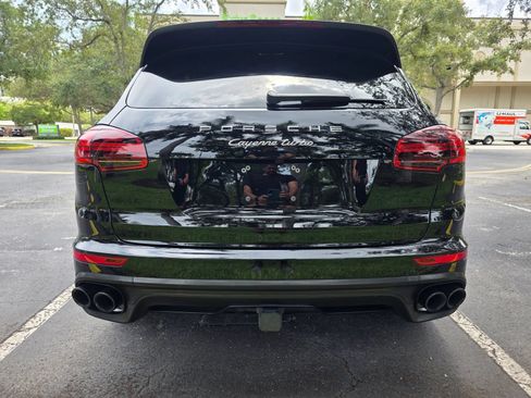 Used 2016 Porsche Cayenne Turbo S AWD/4WD image 4