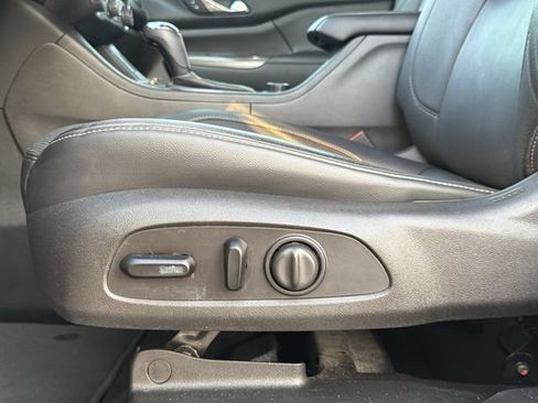 Used 2018 GMC Acadia SLT FWD image 30