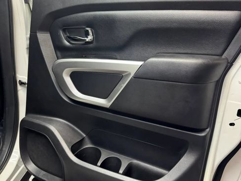 Used 2017 Nissan Titan SV RWD image 21