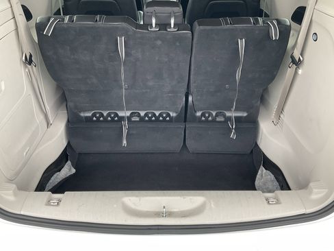 Used 2024 Chrysler Pacifica Select image 38