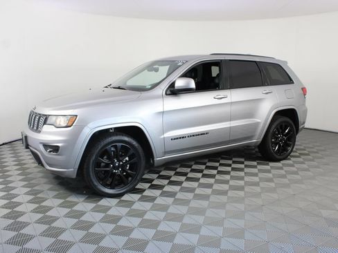 Used 2018 Jeep Grand Cherokee Altitude AWD/4WD image 2