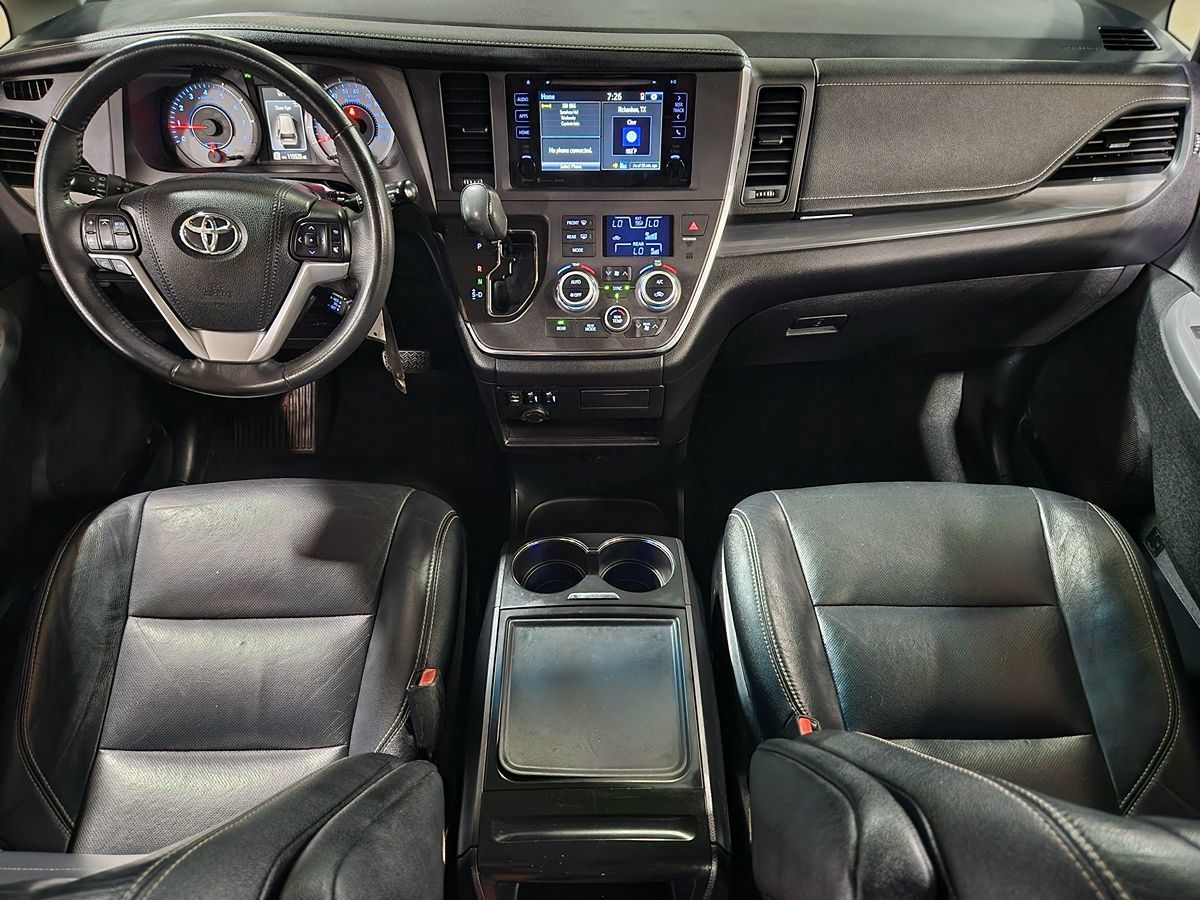 Used 2017 Toyota Sienna SE FWD image 44