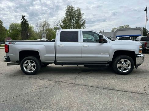 Used 2019 Chevrolet Silverado 2500 LT w/ LT Convenience Package AWD/4WD image 5