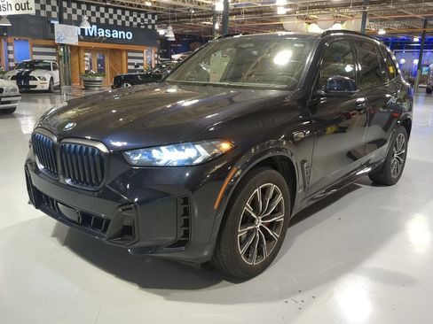 Used 2024 BMW X5 xDrive40i w/ M Sport Package AWD/4WD image 1