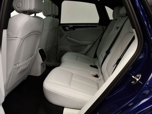 Certified 2025 Porsche Macan image 45