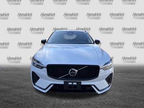 Certified 2025 Volvo XC60 B5 Plus image 3