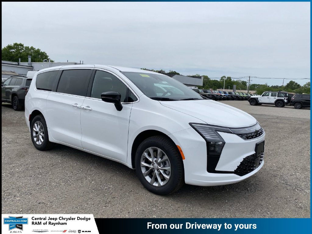 New 2027 Chrysler Pacifica Select AWD/4WD image 1