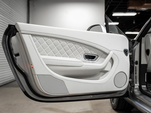 Used 2017 Bentley Continental GT image 54