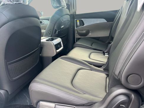 New 2026 Kia Carnival EX FWD image 23