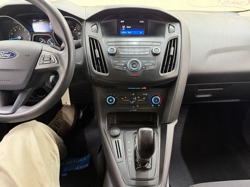 Used 2018 Ford Focus SE FWD image 23