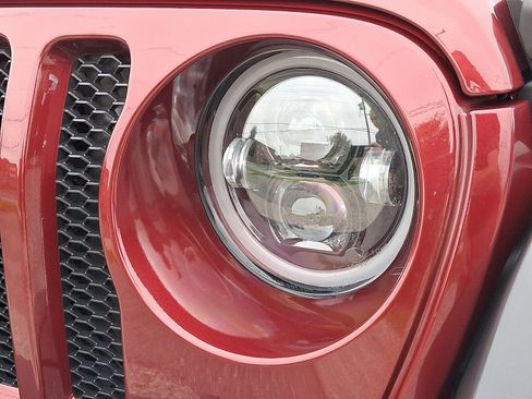 Used 2021 Jeep Wrangler Islander image 9