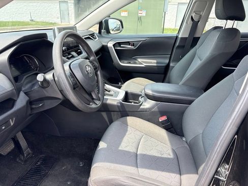 Used 2025 Toyota RAV4 XLE FWD image 9