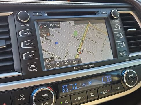 Used 2018 Toyota Highlander Limited FWD image 26