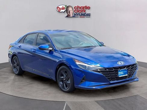 Used 2023 Hyundai Elantra SEL w/ Cargo Package FWD image 7