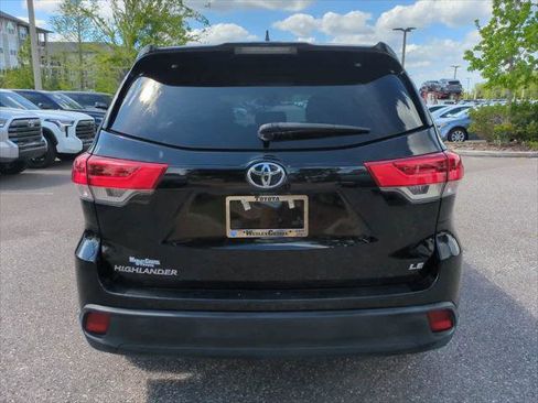 Certified 2019 Toyota Highlander Plus FWD image 5