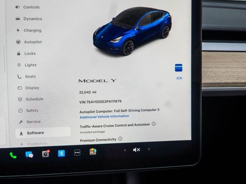 Used 2023 Tesla Model Y Long Range AWD/4WD image 27