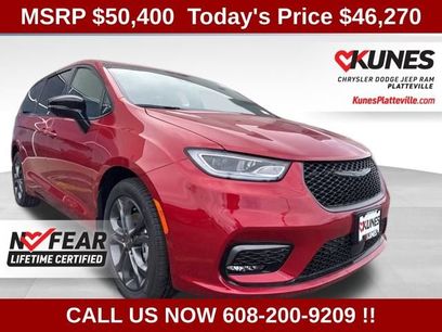 New 2026 Chrysler Pacifica Select w/ S Appearance Package