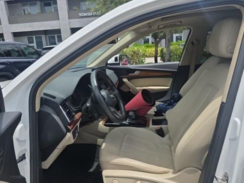 Used 2023 Audi Q5 2.0T Premium w/ Convenience Package AWD/4WD image 6