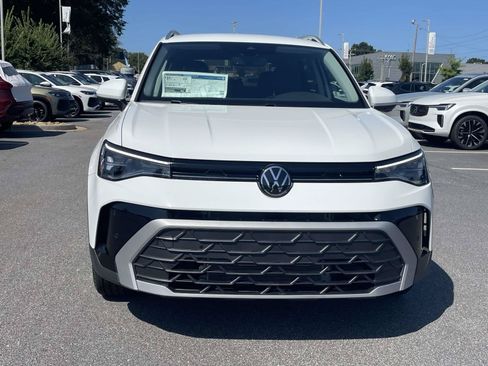 New 2026 Volkswagen Taos SE FWD image 2