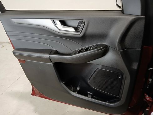 Used 2023 Ford Escape SE image 31