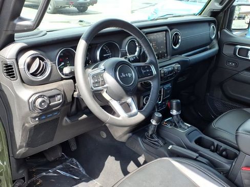 Used 2023 Jeep Wrangler Unlimited Sahara w/ Cold Weather Group AWD/4WD image 5