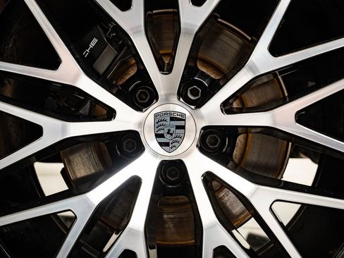 Certified 2026 Porsche Macan AWD/4WD image 13