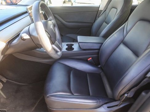 Used 2022 Tesla Model Y Long Range image 18