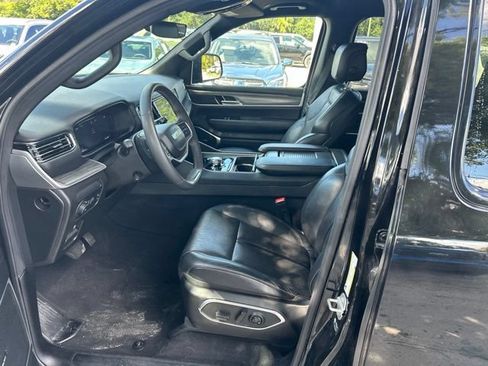 Used 2024 Jeep Wagoneer L Series II w/ Flexible Seating Group AWD/4WD image 5