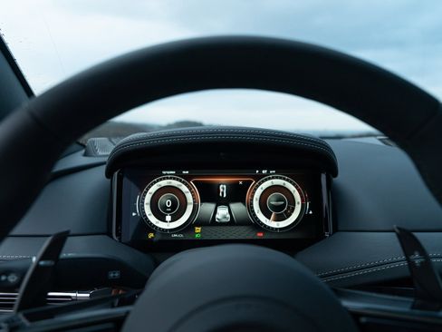 Used 2025 Aston Martin DB12 Coupe image 13