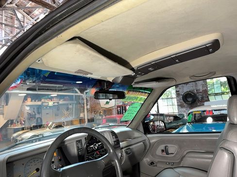 Used 1995 GMC Yukon SLE image 18