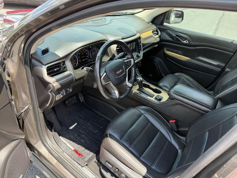 Used 2019 GMC Acadia Denali w/ Technology Package FWD image 12