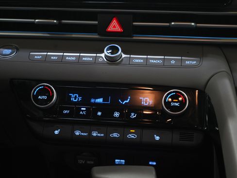 Used 2025 Hyundai Elantra SEL FWD image 16