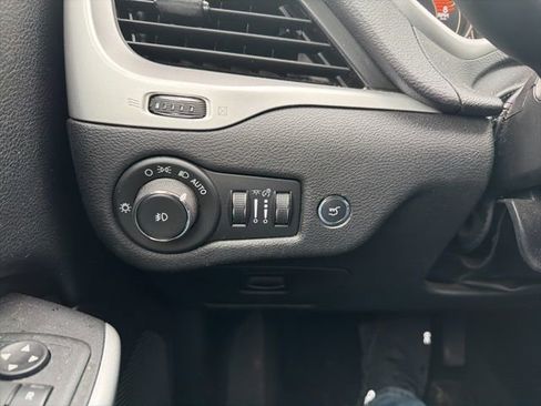 Used 2018 Jeep Cherokee Latitude Plus w/ Comfort/Convenience Group image 18