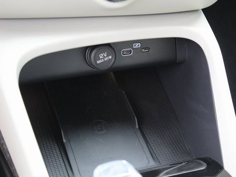 New 2026 Volvo XC40 B5 Ultra w/ Protection Package Premier image 29