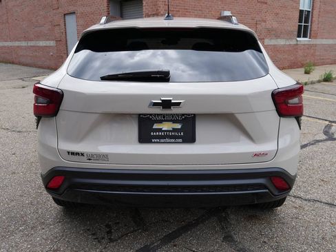 New 2026 Chevrolet Trax RS w/ Driver Confidence Package FWD image 7