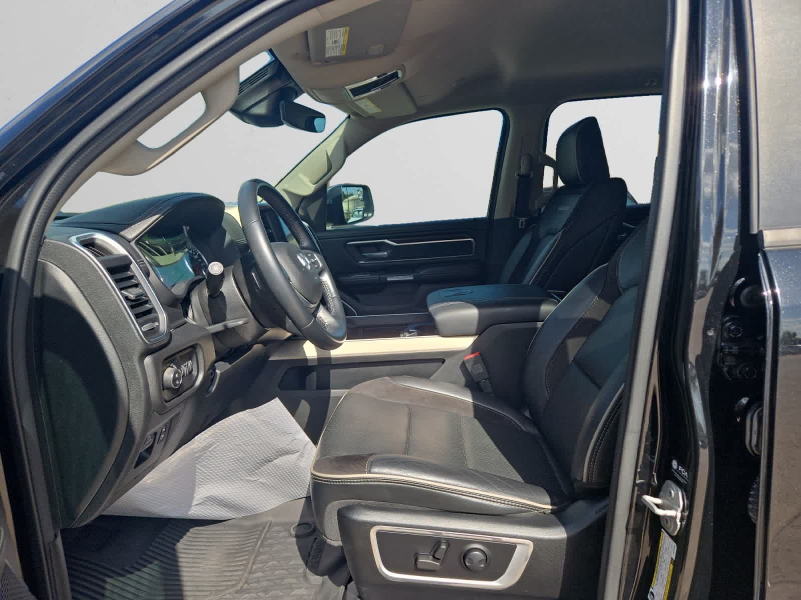 Used 2022 RAM 1500 Laramie AWD/4WD image 9