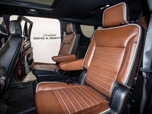 Used 2024 GMC Yukon XL Denali Ultimate w/ LPO, Floor Liner Package AWD/4WD image 15