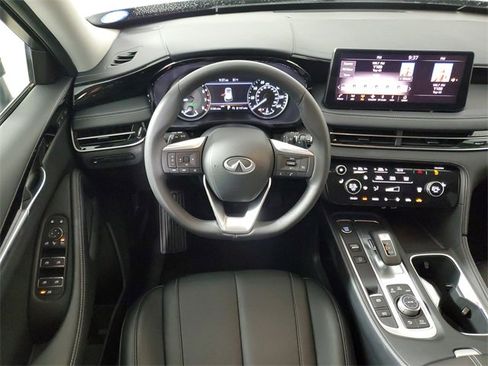 Certified 2025 INFINITI QX60 Pure image 17