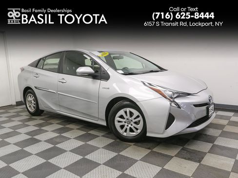 Used 2016 Toyota Prius Two image 1
