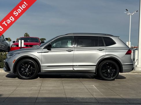 Certified 2022 Volkswagen Tiguan SE R-Line image 7