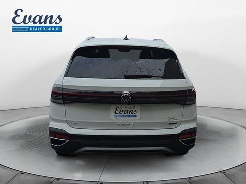 New 2026 Volkswagen Taos SE image 5