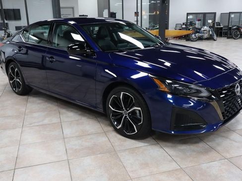 Used 2024 Nissan Altima 2.5 SR FWD image 8