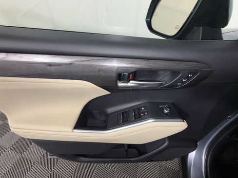 Used 2023 Toyota Highlander Limited AWD/4WD image 15