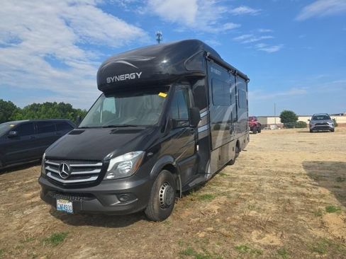 Used 2016 Mercedes-Benz Sprinter 3500 image 3
