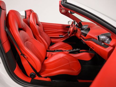 Certified 2023 Ferrari F8 Tributo RWD image 30