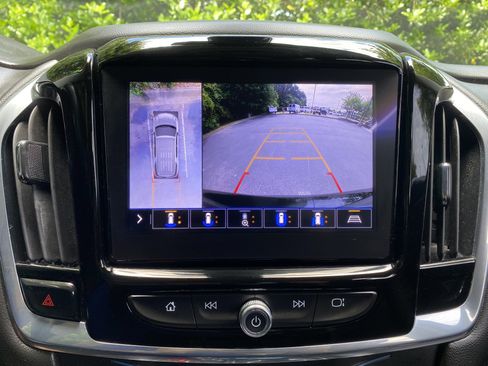 Used 2020 Chevrolet Traverse LT w/ LT Premium Package FWD image 27