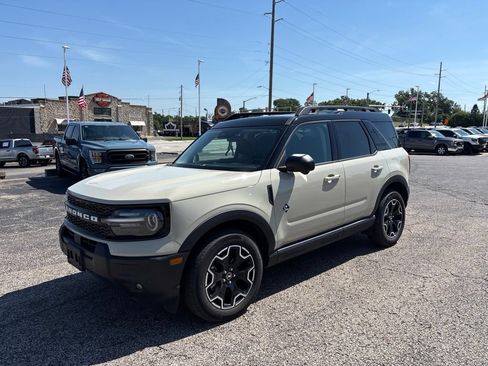 Used 2025 Ford Bronco Sport Outer Banks w/ Outer Banks Tech Package+ AWD/4WD image 3